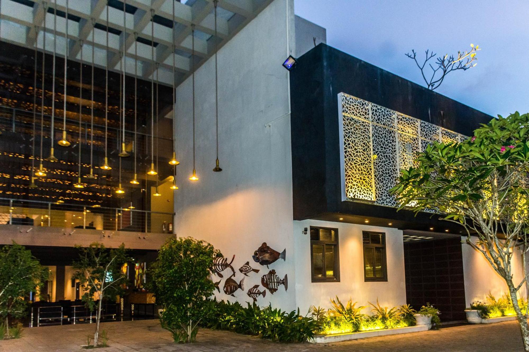 Golden Pearl Tangalle Beach Hambantota Exterior photo