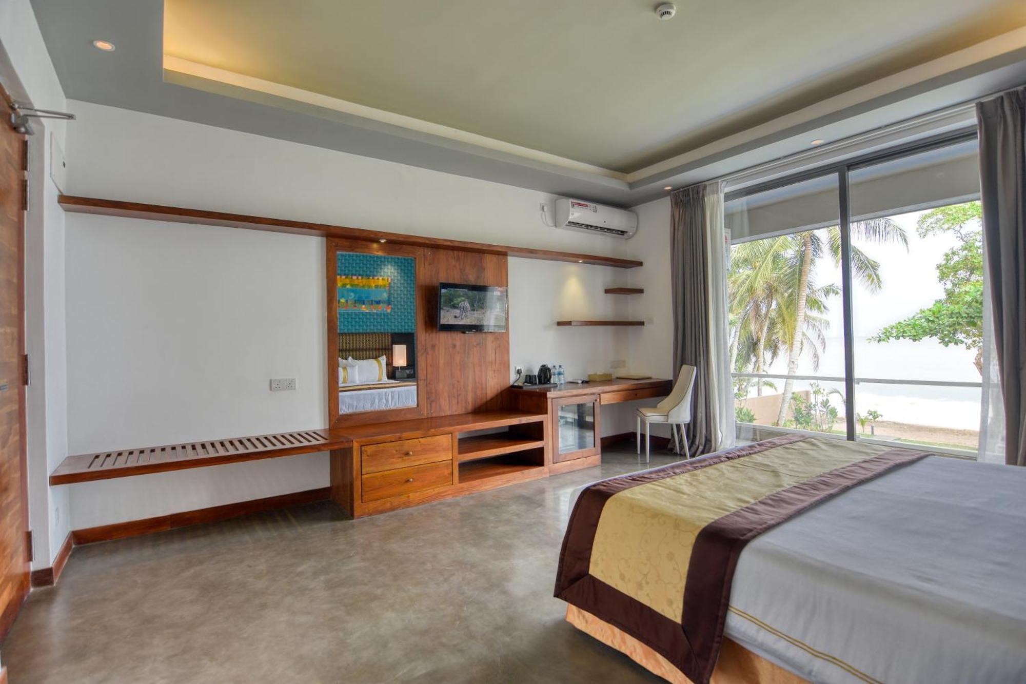 Golden Pearl Tangalle Beach Hambantota Exterior photo