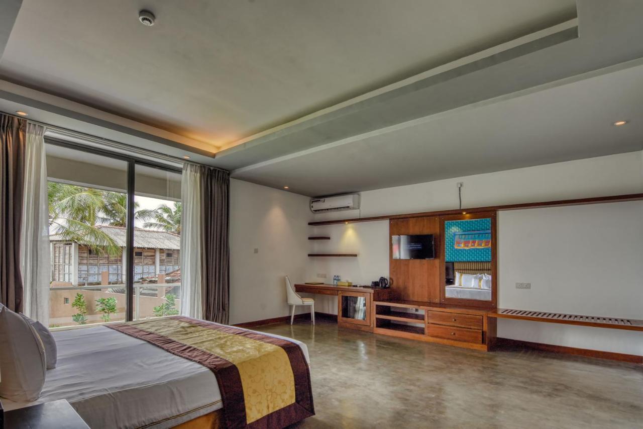 Golden Pearl Tangalle Beach Hambantota Exterior photo
